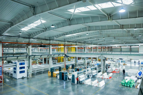 环球时报探访运时通超级工厂 揭秘华东基地1200米床垫智能制造工业4.0生产线